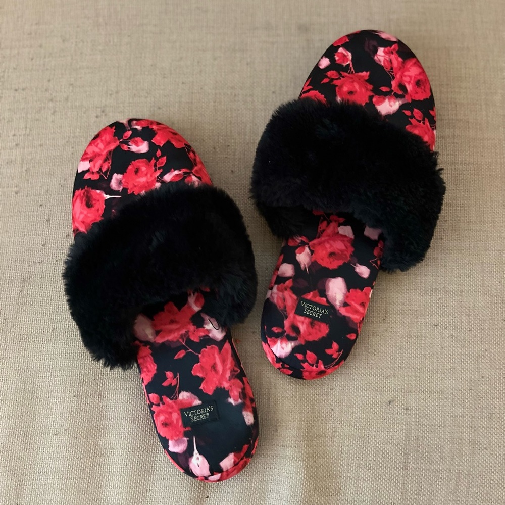 Victoria’s 🤫 Secret Faux Fur and Satin Slippers